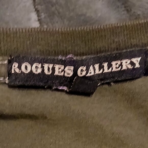 🔥🔥ON SALE Vintage Rouges Gallery T-shirt Army Green Cream Graphic Men M USA - Picture 2 of 3